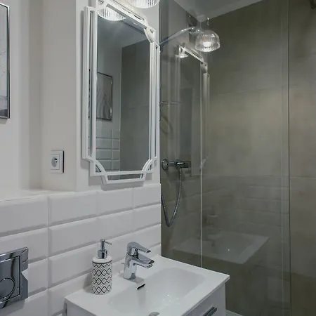 Shortstaypoland Grzybowska Apartamento *